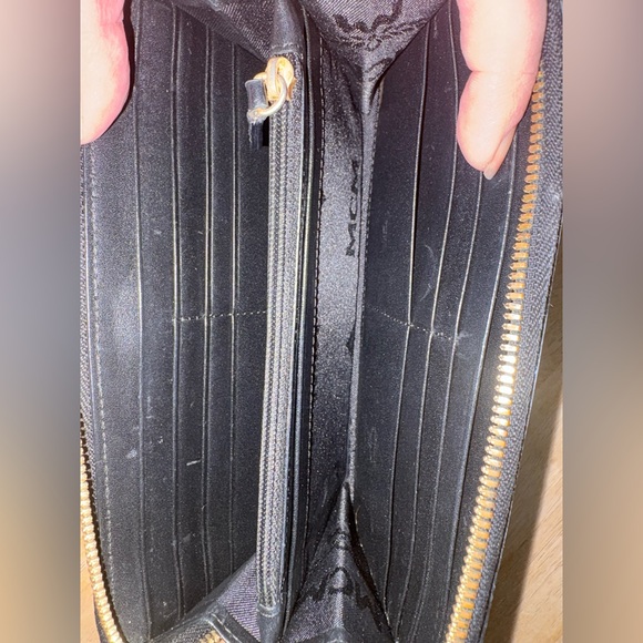 MCM Zip-around continental wallet | Black & white | Gold hardware - Picture 6 of 8